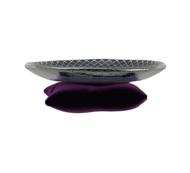 A Small Macaroons Plate. A Throne for Your Macaroons by Anna Vasily. - side view