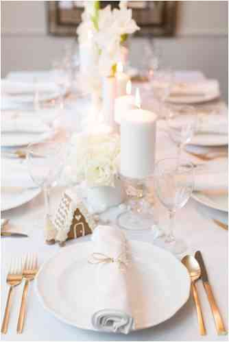 Wintery table settingin white