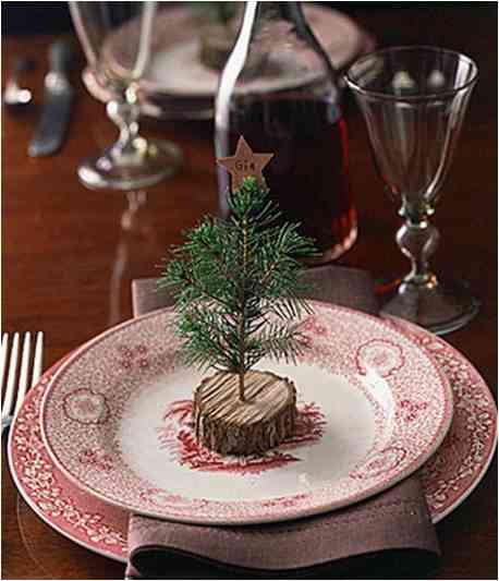 miniature Christmas tree in the plate as a compliment to the guests